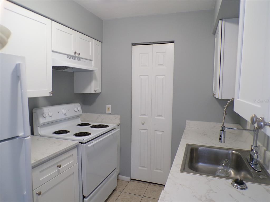 1915 SW 70TH TERRACE, GAINESVILLE, FL — photo 5 of 17