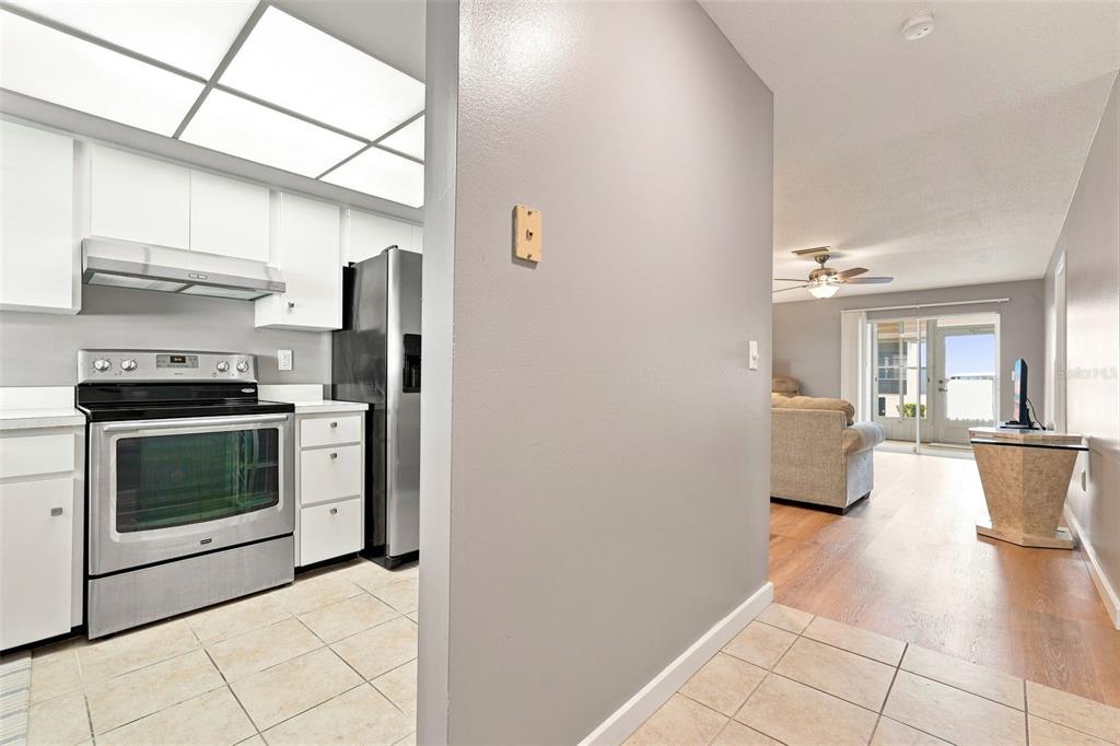 605 ORLANDO AVENUE, BRADENTON, FL — photo 3 of 21