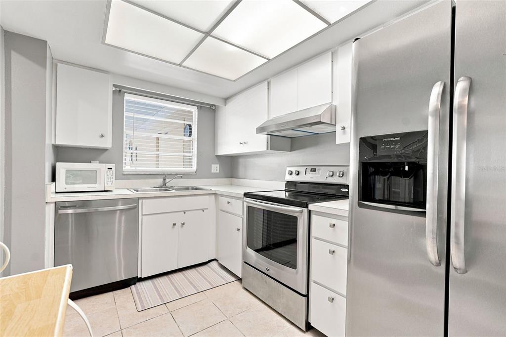 605 ORLANDO AVENUE, BRADENTON, FL — photo 5 of 21