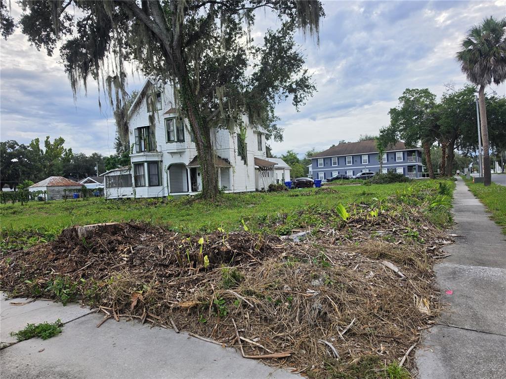 206 S VERNON AVENUE, KISSIMMEE, FL — photo 3 of 4