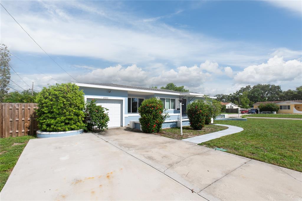 2501 LESLEE LAKE DRIVE N, ST PETERSBURG, FL — photo 4 of 30