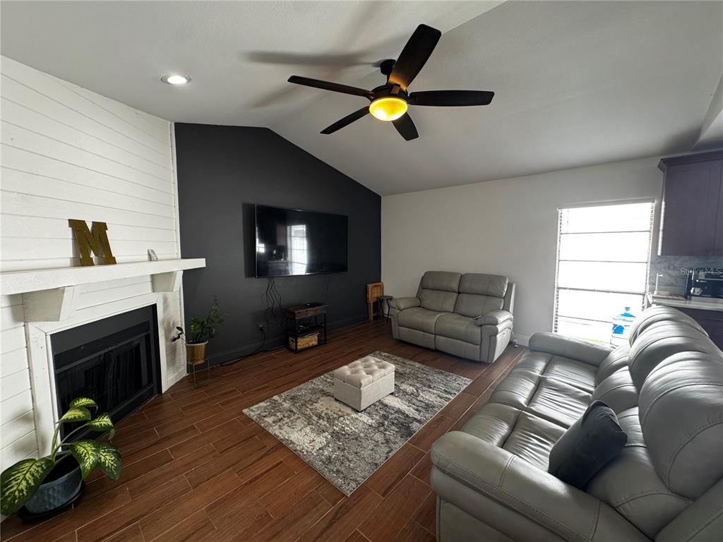 6109 E 130TH AVENUE, TEMPLE TERRACE, FL — photo 2 of 30