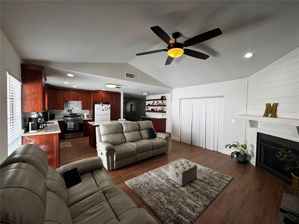 6109 E 130TH AVENUE, TEMPLE TERRACE, FL — photo 4 of 30