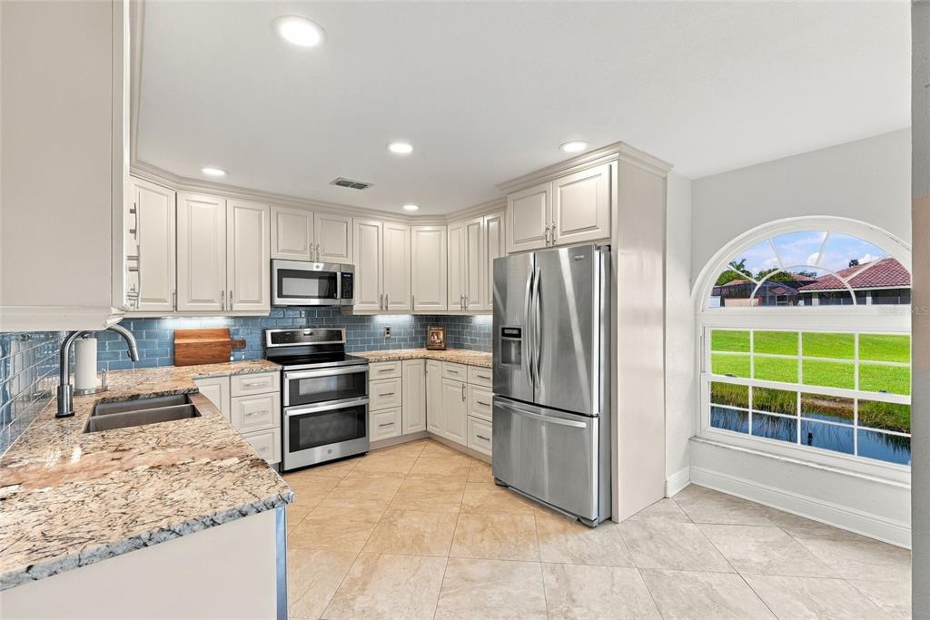 629 SEGOVIA COURT NE UNIT 405, ST PETERSBURG, FL — photo 5 of 37