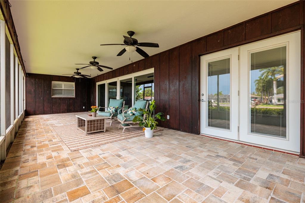 165 97TH AVENUE NE, ST PETERSBURG, FL — photo 3 of 30