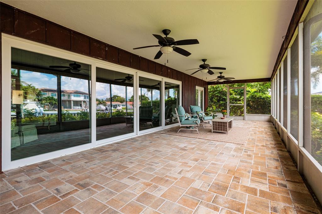 165 97TH AVENUE NE, ST PETERSBURG, FL — photo 4 of 30
