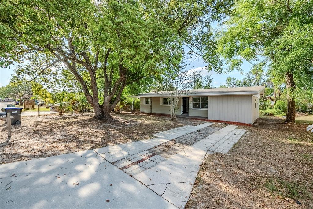 4124 CAYWOOD CIRCLE