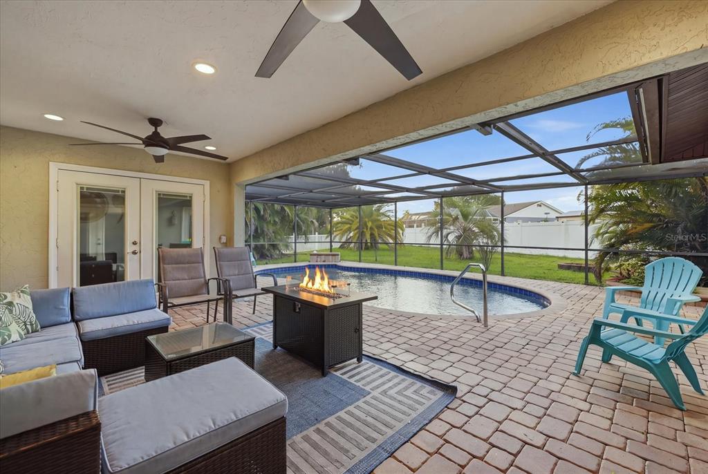 926 PLUM TREE LANE, SARASOTA, FL — photo 2 of 30