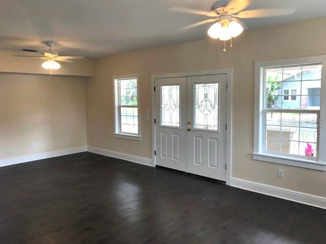 3009 W BAY COURT AVENUE, TAMPA, FL — photo 3 of 22