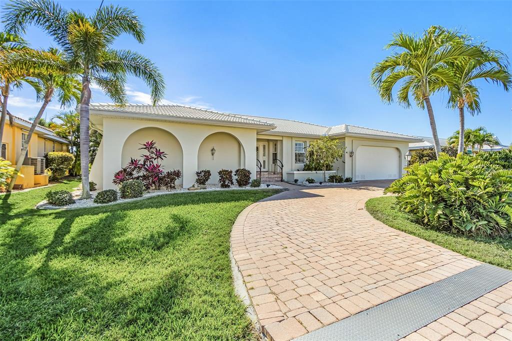 2085 EL CERITO COURT