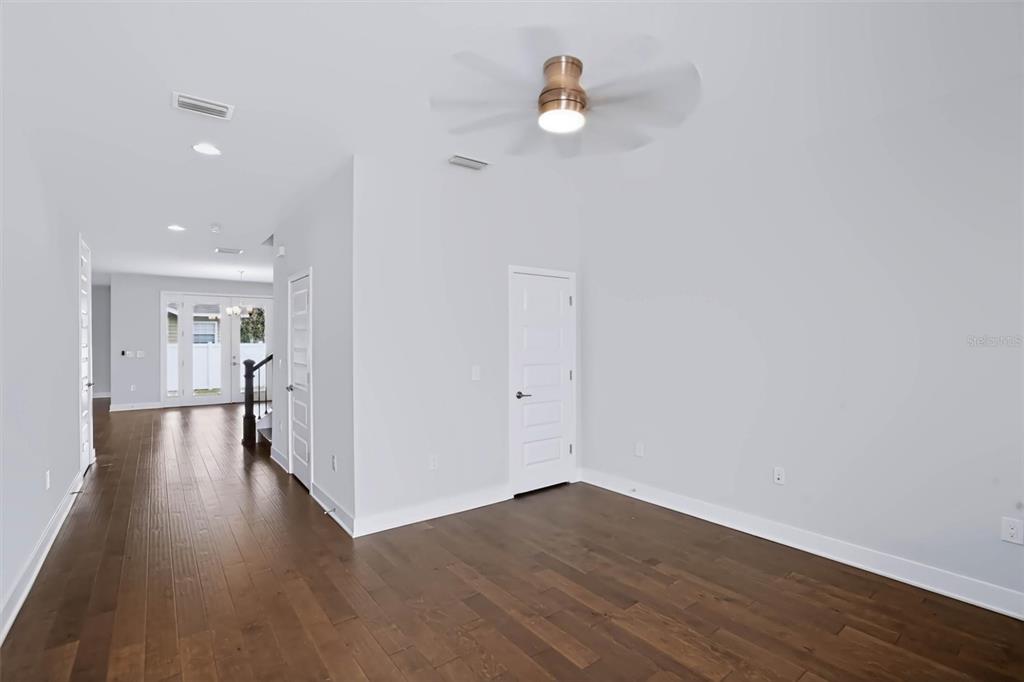3022 W GRAY STREET, TAMPA, FL — photo 4 of 30