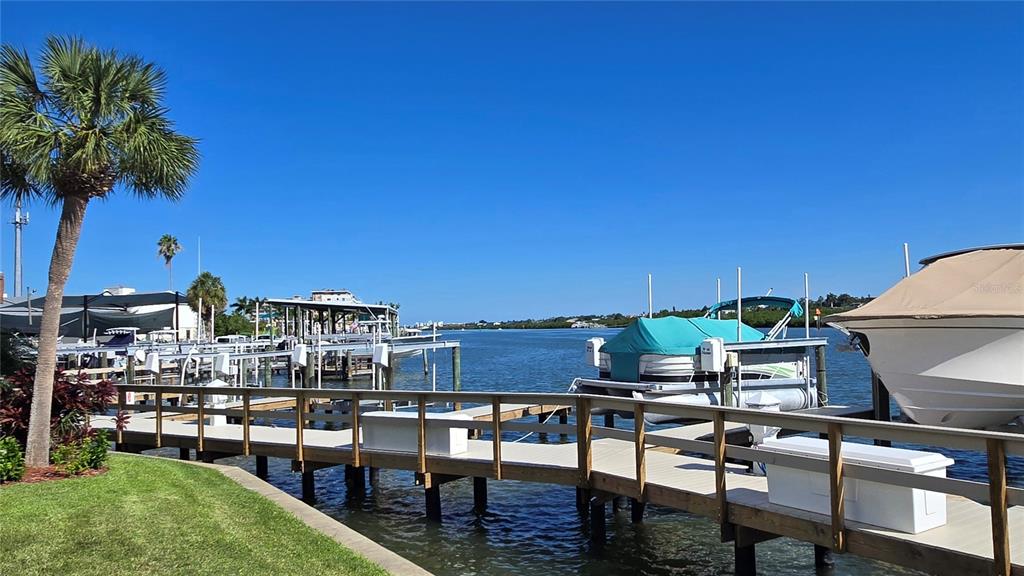 19201 VISTA LANE UNIT D2, INDIAN SHORES, FL — photo 4 of 23