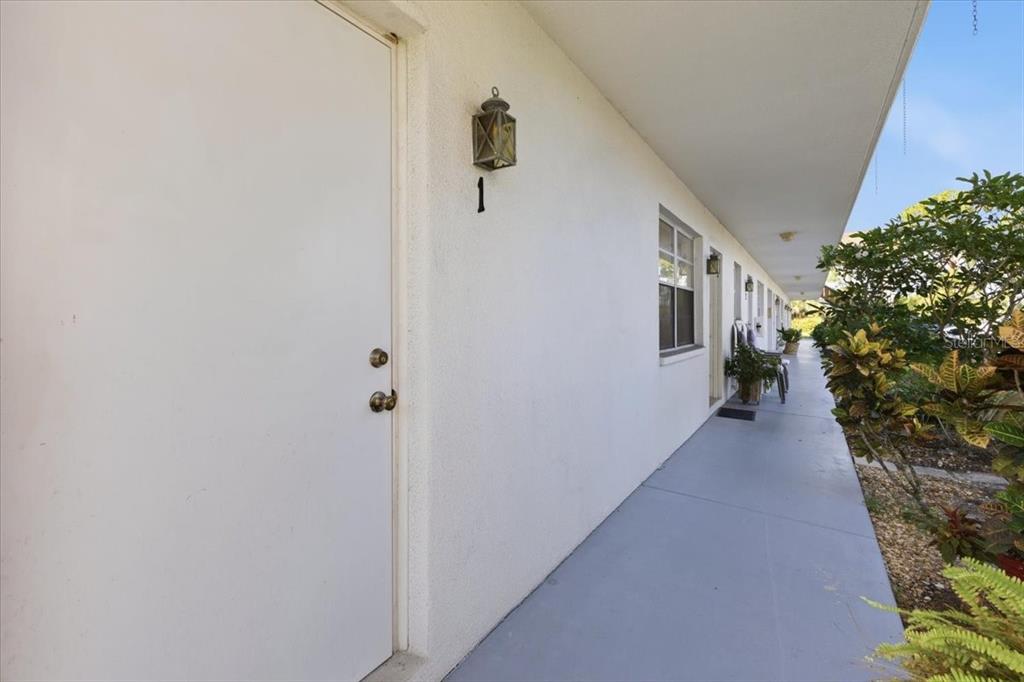An empty room features beige tiled floors, white walls, a ceiling fan, and a window — 3 QUAILS RUN BOULEVARD UNIT 3105, ENGLEWOOD, FL