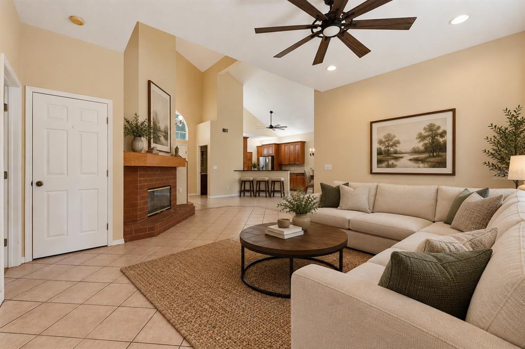 4369 14TH WAY NE, ST PETERSBURG, FL — photo 4 of 53