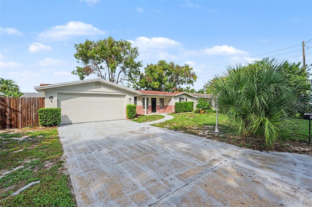 10933 STAMFORD DRIVE, PORT RICHEY, FL — photo 2 of 21