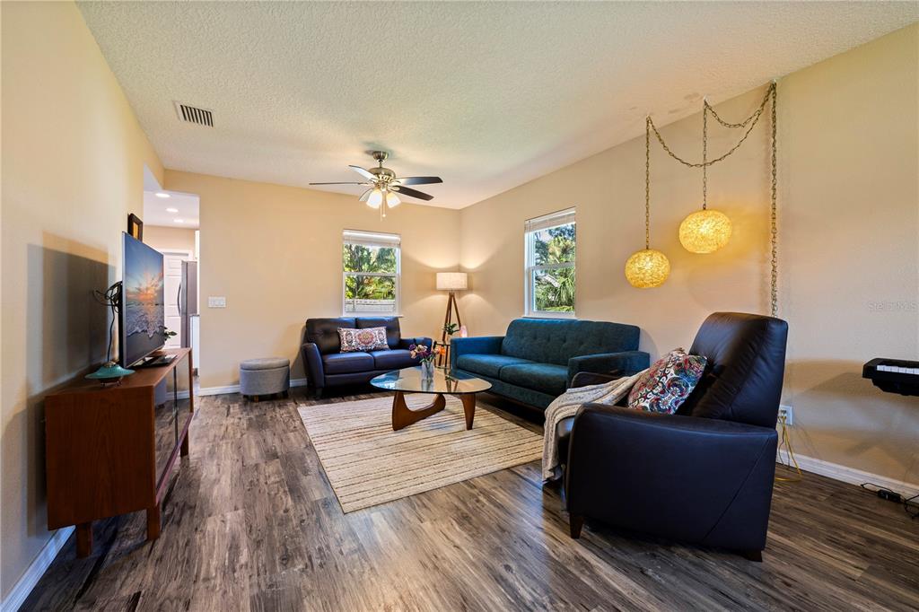 401 DEMPSEY ROAD, PALM HARBOR, FL — photo 4 of 30