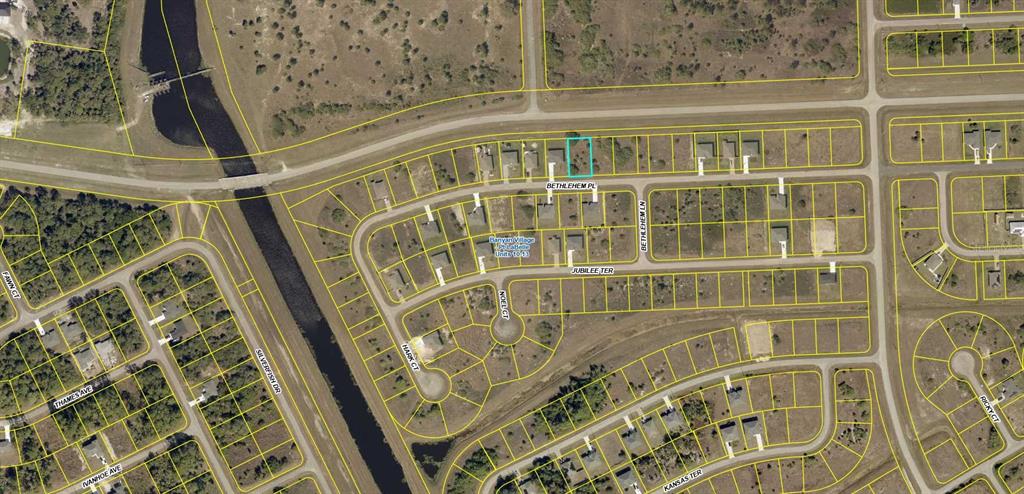 This is an aerial map showing a vacant residential lot highlighted in a suburban neighborhood — 122 BETHLEHEM, LABELLE, FL