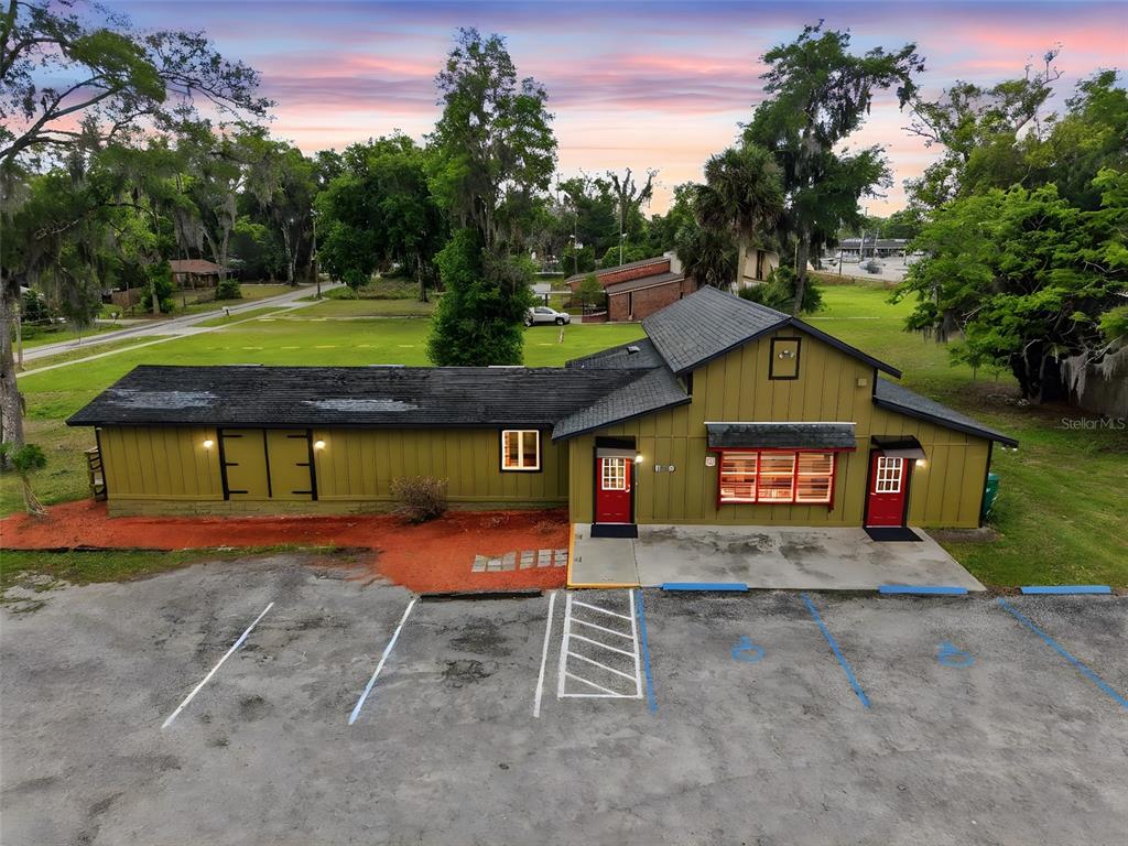 1030 CAMPHOR LANE