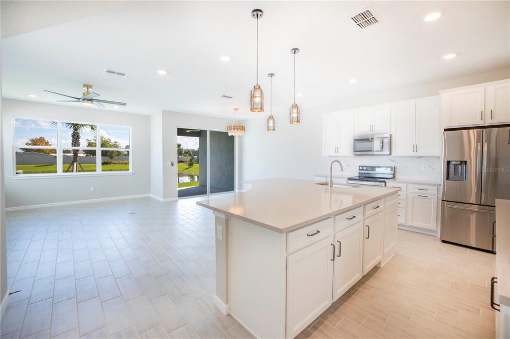11261 BEACH WALK WAY NE, ST PETERSBURG, FL — photo 5 of 39
