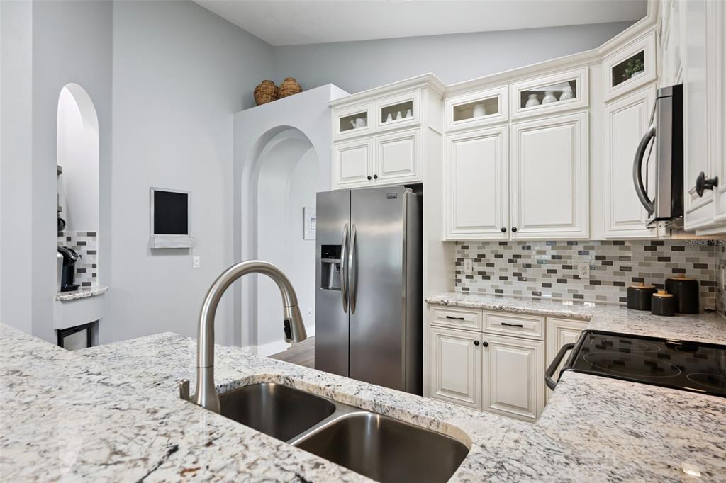 2251 HILLSHIRE DRIVE, ORLANDO, FL — photo 5 of 33