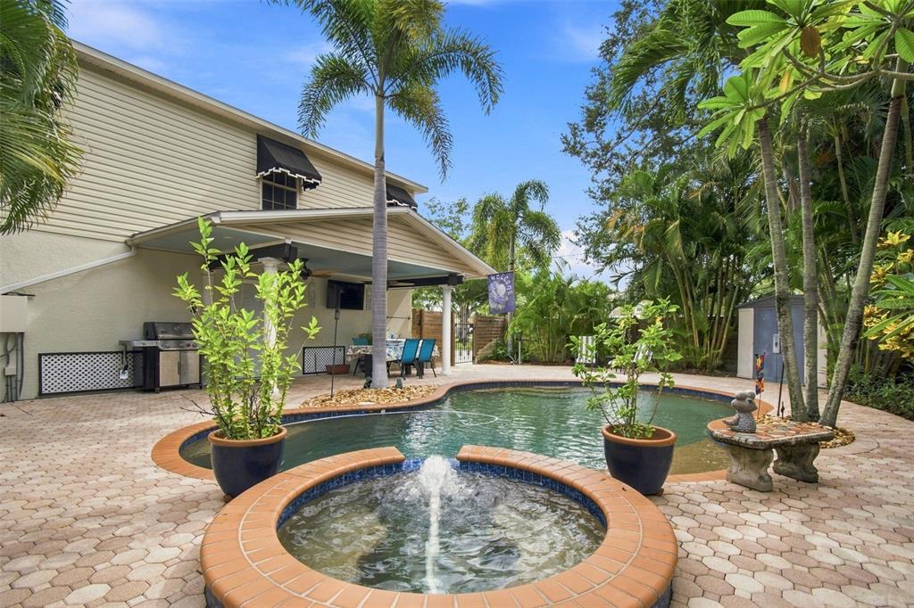 786 59TH AVENUE NE, ST PETERSBURG, FL — photo 2 of 30