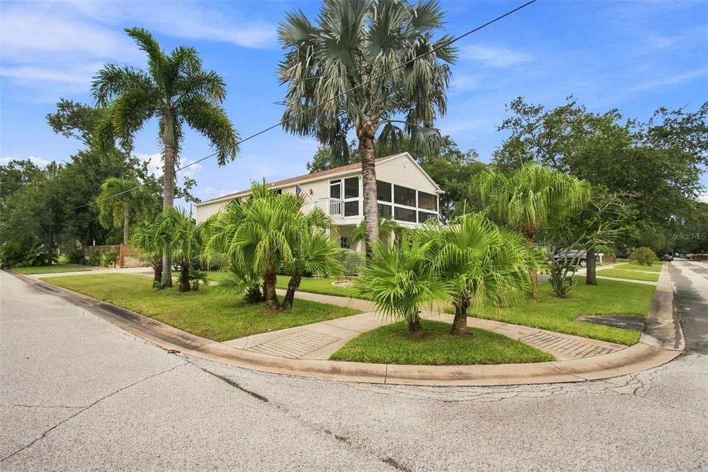 786 59TH AVENUE NE, ST PETERSBURG, FL — photo 5 of 30