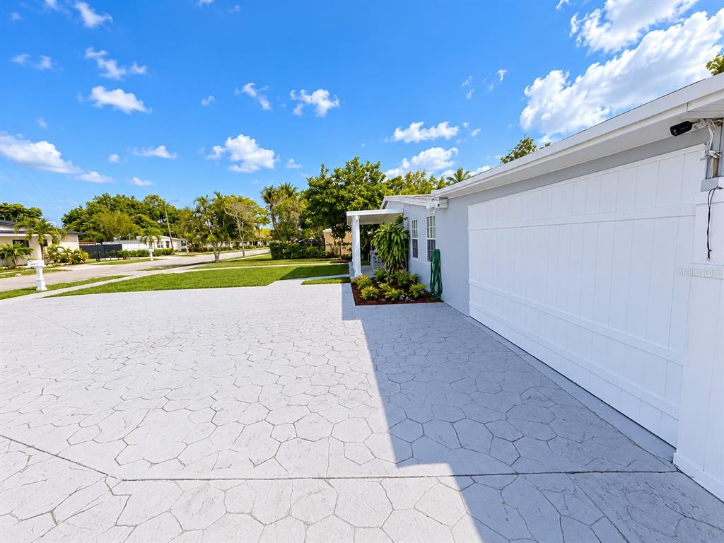 126 MIAMI GARDENS ROAD, WEST PARK, FL — photo 5 of 57