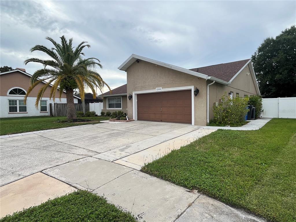 12005 MISTY BROOK COURT, TAMPA, FL — photo 4 of 30
