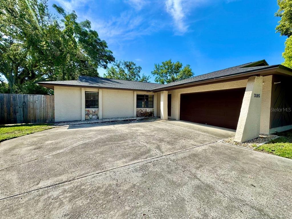 3195 CHAMBLEE LANE, CLEARWATER, FL — photo 2 of 38
