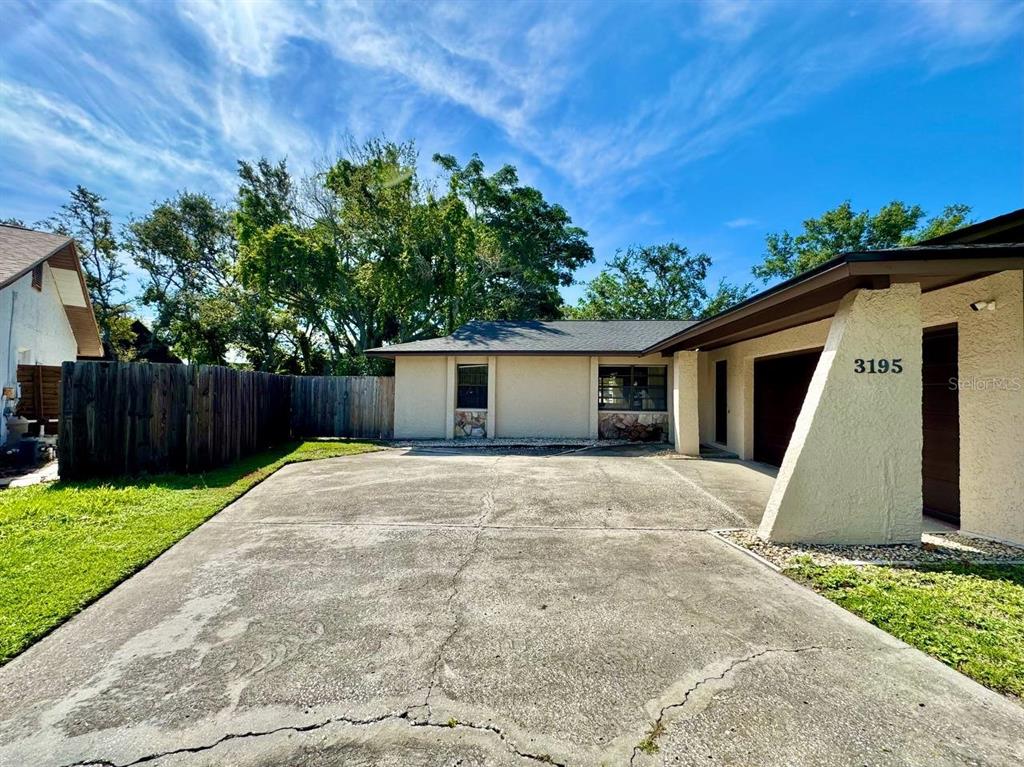 3195 CHAMBLEE LANE, CLEARWATER, FL — photo 3 of 38