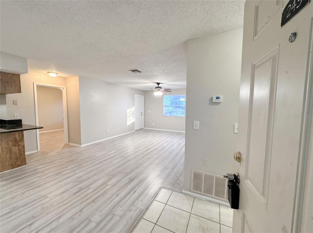 245 THORN TREE PLACE UNIT 245, BRANDON, FL — photo 2 of 34