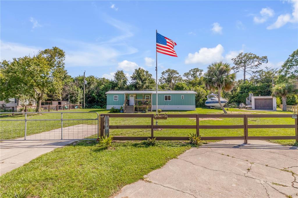 169 WEST LOOP, OAK HILL, FL — photo 2 of 30
