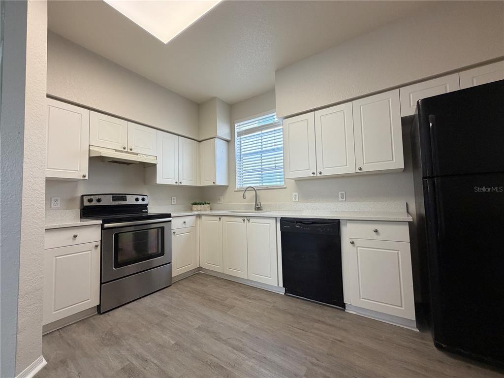 4005 PALMETTO PALM COURT, TAMPA, FL — photo 4 of 18