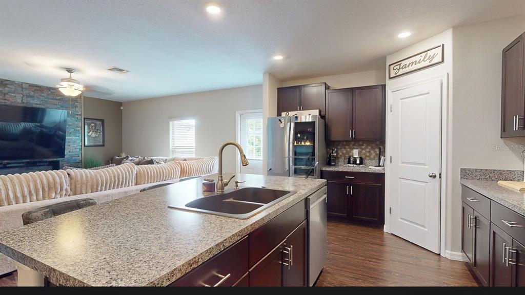 10211 WHITE LINEN AVENUE, RIVERVIEW, FL — photo 4 of 19