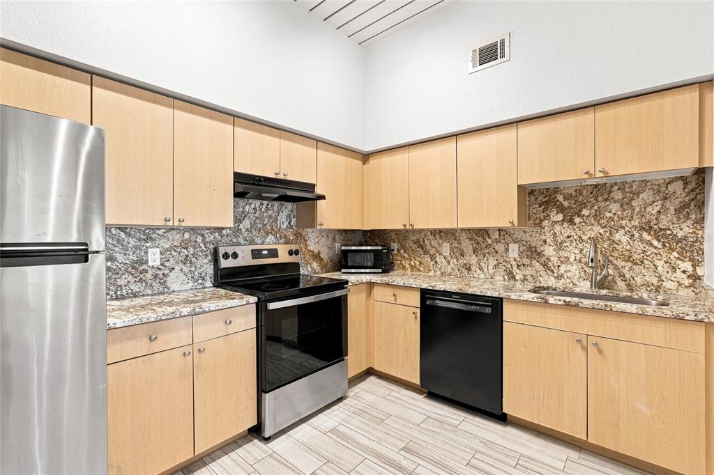 2410 W AZEELE STREET UNIT 216, TAMPA, FL — photo 3 of 27
