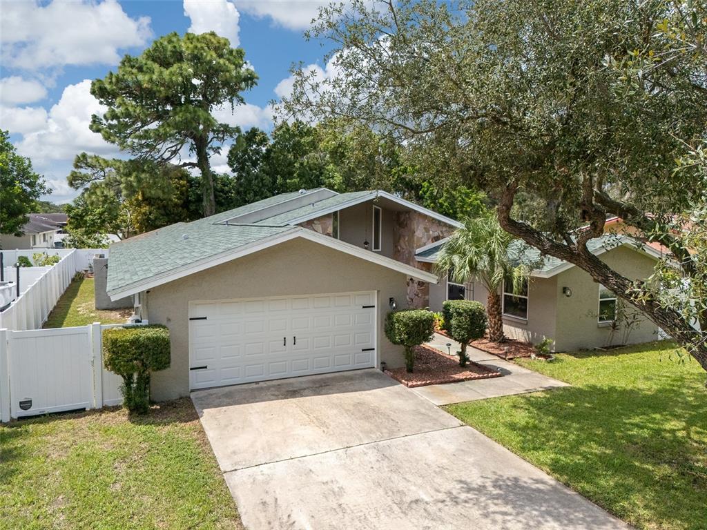 425 WAYFARER COURT, TARPON SPRINGS, FL — photo 2 of 35