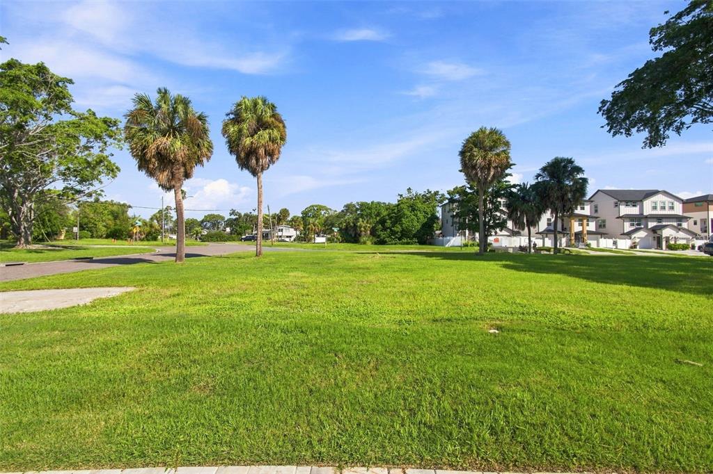 4647 VENETIAN BOULEVARD NE, ST PETERSBURG, FL — photo 5 of 10