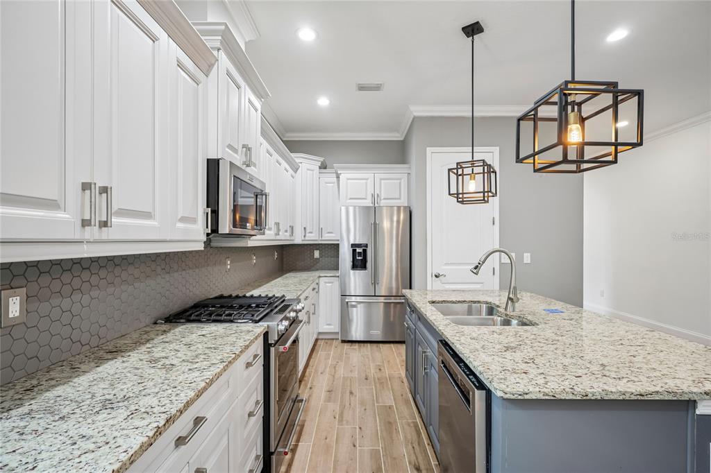 3206 W PRICE AVENUE, TAMPA, FL — photo 2 of 30