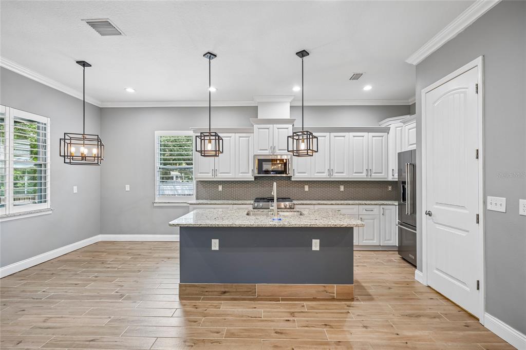 3206 W PRICE AVENUE, TAMPA, FL — photo 3 of 30