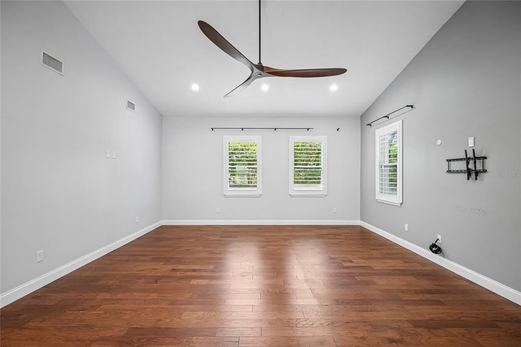 3206 W PRICE AVENUE, TAMPA, FL — photo 4 of 30