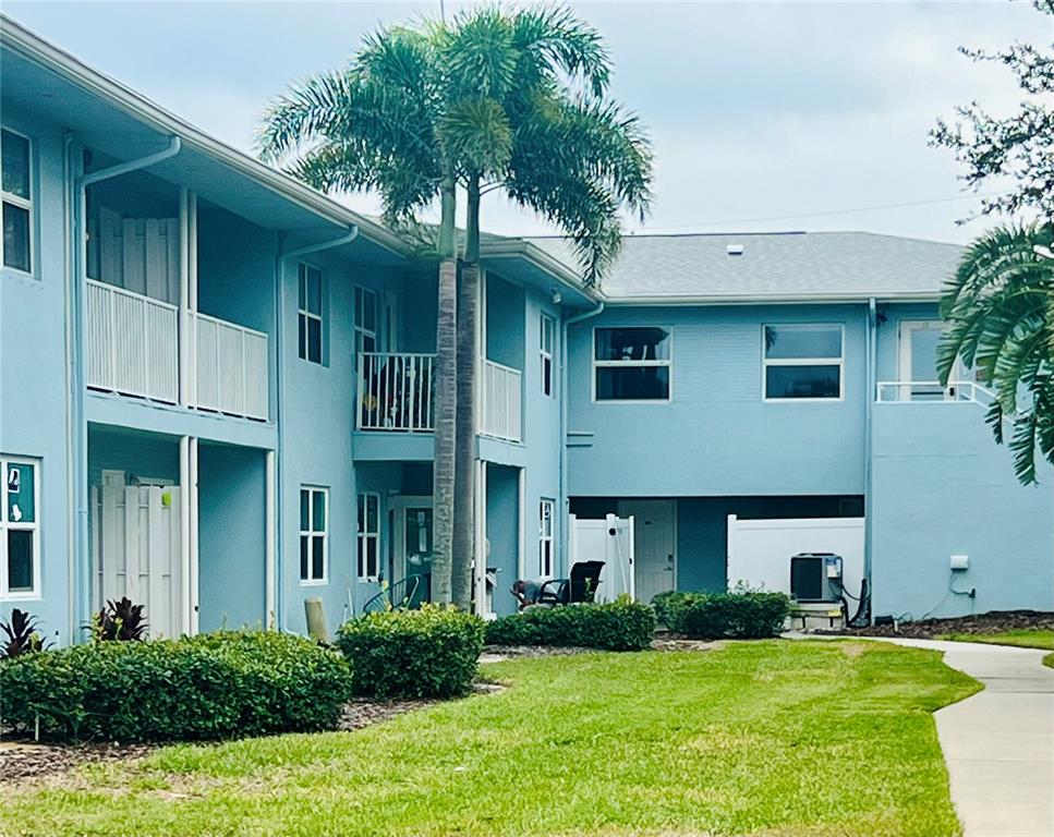 300 VENETIAN DRIVE UNIT 3