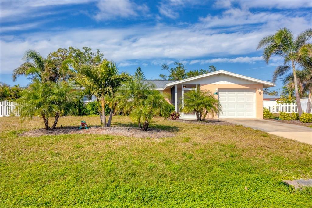 114 LEE CIRCLE, ENGLEWOOD, FL — photo 5 of 30