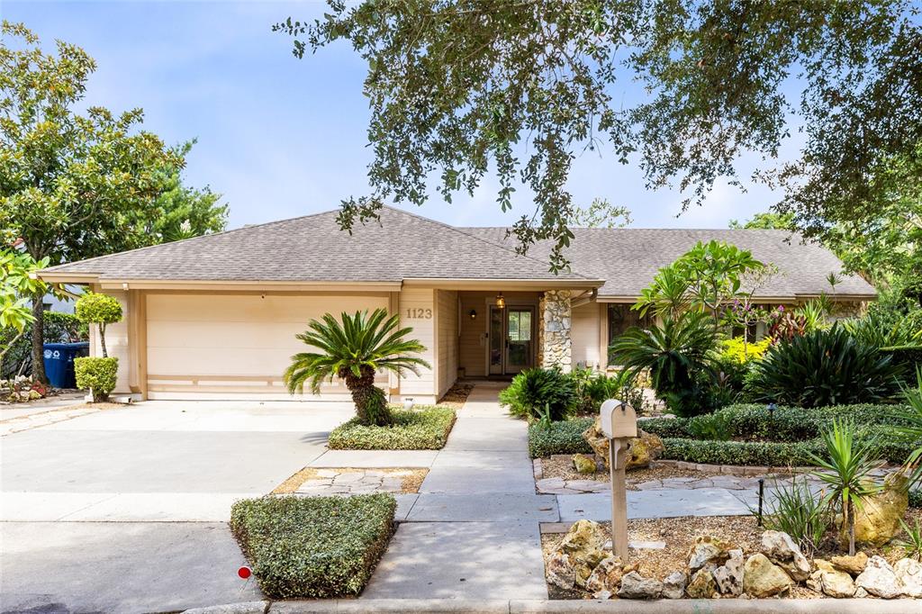 1123 FAIRWAY DRIVE