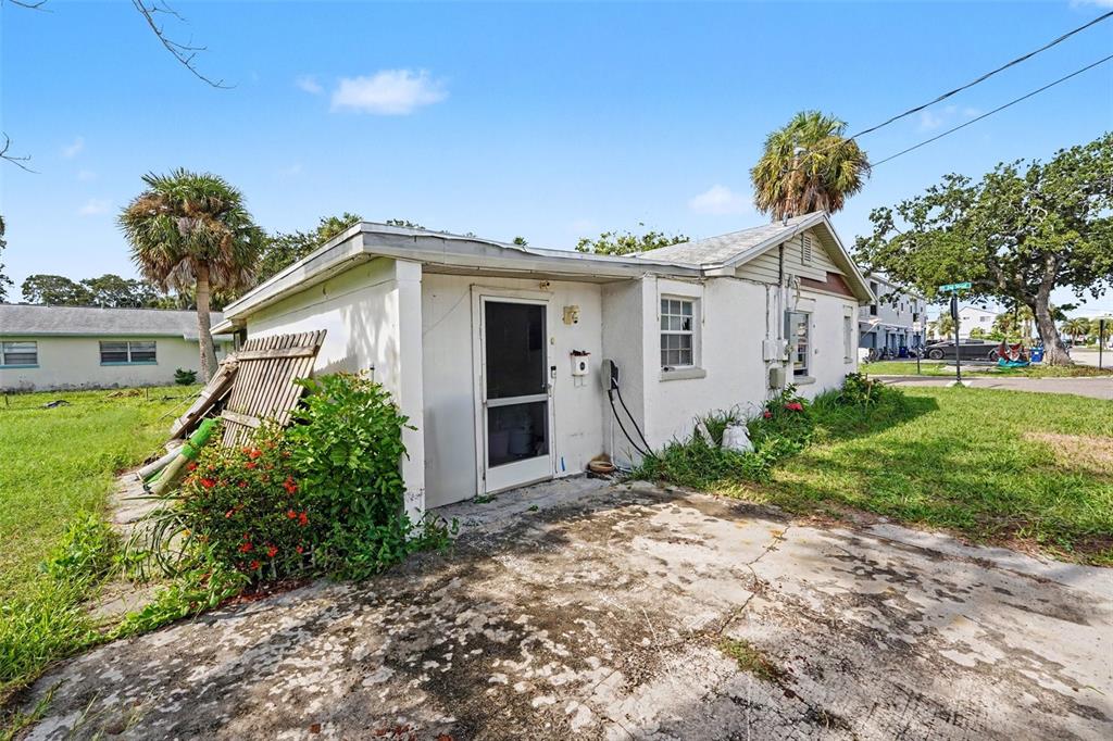 1811 2ND STREET, INDIAN ROCKS BEACH, FL — photo 5 of 30