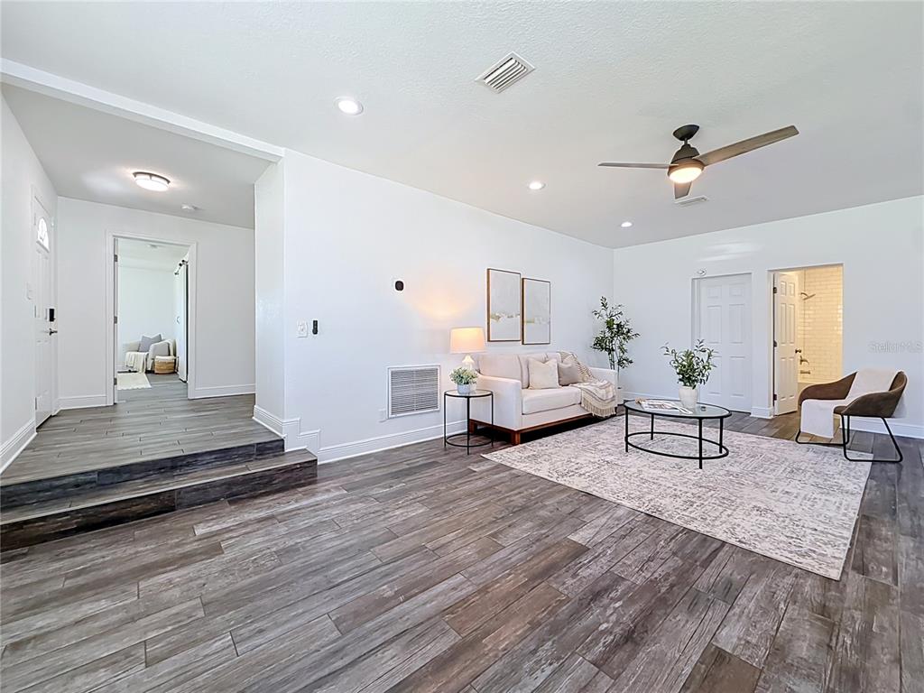 427 39TH STREET S, ST PETERSBURG, FL — photo 3 of 71