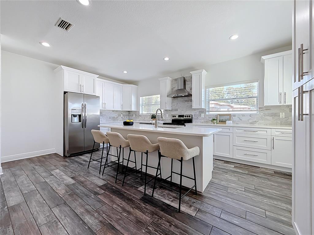 427 39TH STREET S, ST PETERSBURG, FL — photo 4 of 71