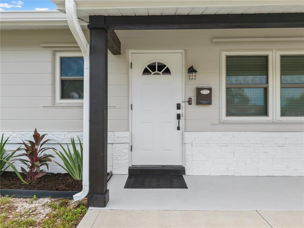 6164 23RD AVENUE N, ST PETERSBURG, FL — photo 5 of 37