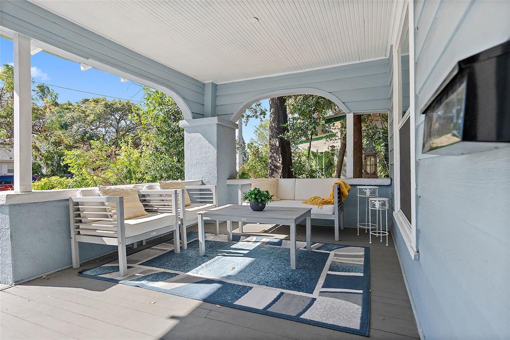 2111 BURLINGTON AVENUE N, ST PETERSBURG, FL — photo 4 of 30