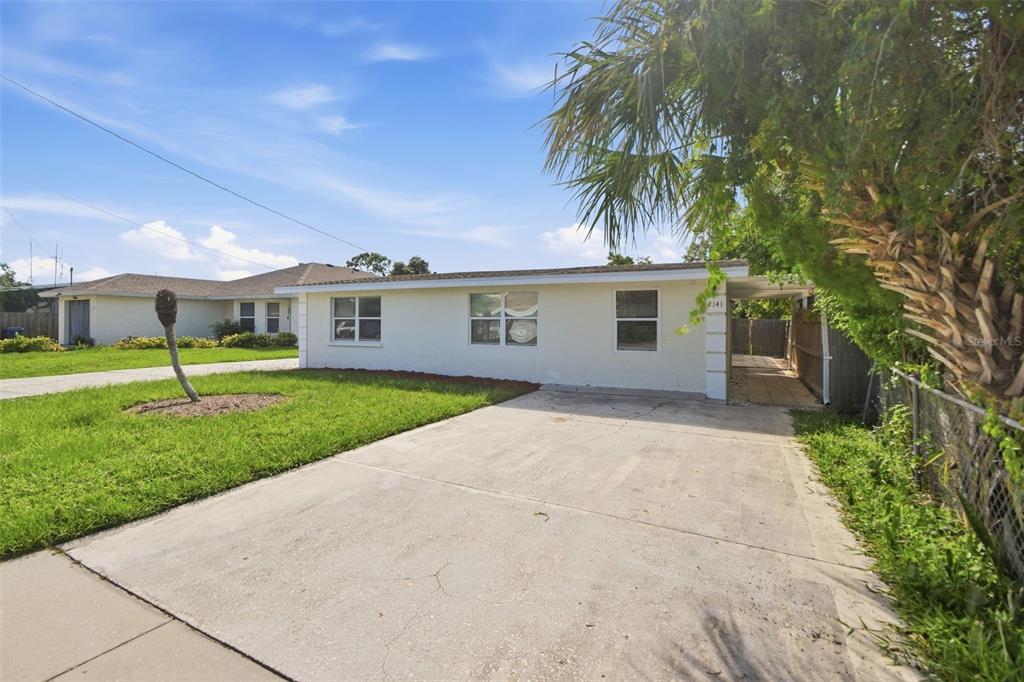 2141 MANGO AVENUE, SARASOTA, FL — photo 4 of 30