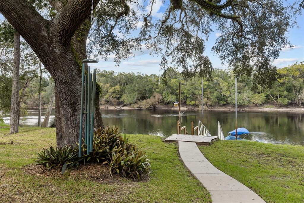 1069 SE SUWANNEE TRAIL